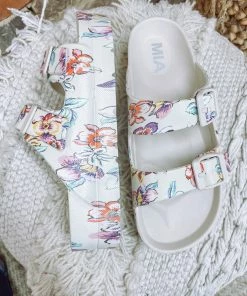 Mia Shoes Kiana Sandals- Flower
