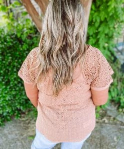 Umgee Analia Linen Crochet Lace Hi Low Top