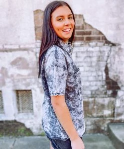 Fantastic Fawn Journee Washed Button Down Shirt