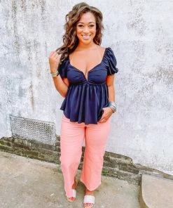 Entro Baylee V Neck Wire Puff Sleeve Top- Black