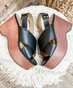 Fortune Dynamic Shoes Raglan Wedge Sandals- Black