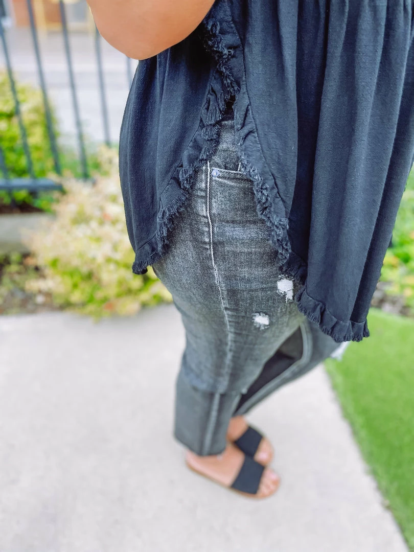 Umgee Neutral Babe Allyson Linen Hi Low Hem Frayed Top- Black 4 Umgee Neutral Babe Allyson Linen Hi Low Hem Frayed Top- Black