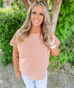 Umgee Analia Linen Crochet Lace Hi Low Top