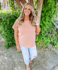 Umgee Analia Linen Crochet Lace Hi Low Top