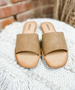 Fortune Dynamic Airway Sandals- Coffee Neutral Babe
